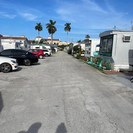 Beautiful Mobile Home In Hallandale Beach Buitenkant foto