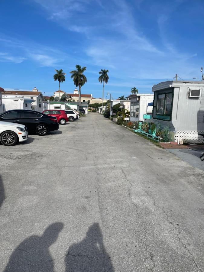 Beautiful Mobile Home In Hallandale Beach Buitenkant foto
